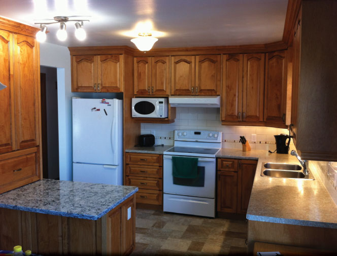 Right side view of kitchen - Smithville, ON